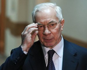 Азаров пообещал вернуться в Украину