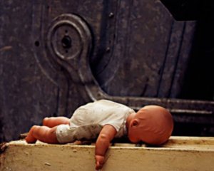 Жінка задушила новонароджену доньку пелюшкою