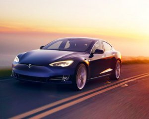 У водителя забрали права за автопилот его машины Tesla