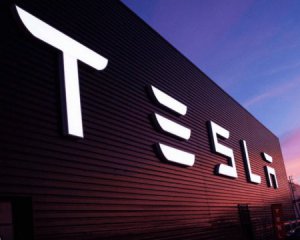 Компанія електрокарів Tesla може збанкрутіти до кінця року