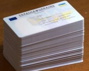 Выпускники первыми получат новые ID-паспорта