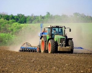 Рекордне потепління та посівна: яких збитків завдали високі температури