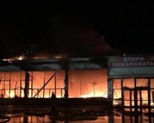 В Росії за ніч згоріли два торгових центри