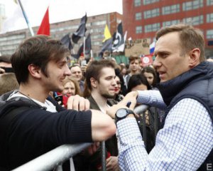 "Он нам не царь": журналиста задержали в прямом эфире