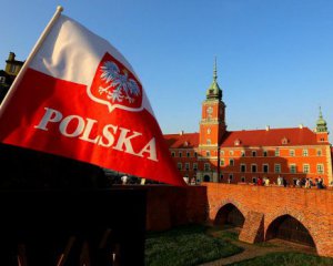 Чиновникам  і  мерам польських міст скоротять зарплату