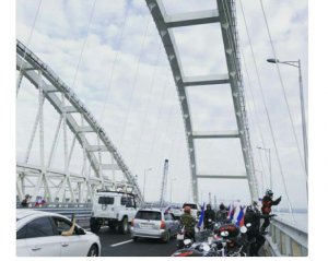 Путинских байкеров задержали на Керченском мосту