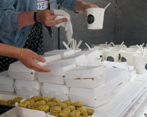 У Брюсселі роздавали страви, які їли під час Голодомору