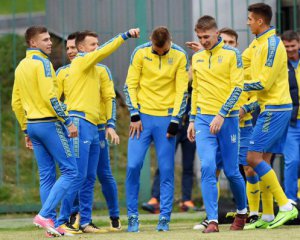 Матч сборной Украины перенесли на другую дату