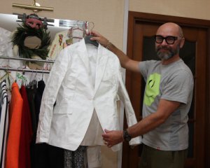 Бумажный пиджак Серж Смолин продает за 3 тыс. грн.