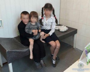 Женщина на 2 месяца бросила  троих малолетних детей