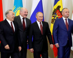 Відкликати нікого: в СНД здивувались рішенню Порошенка