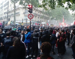 Во Франции протестуют госслужащие: полиция применила слезоточивый газ