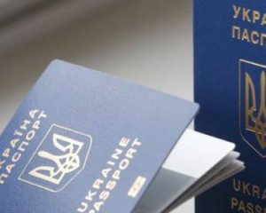 З 1 червня деяким українцям знадобиться ще один документ для виїзду за кордон