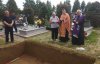 "Пригласили священников" - на месте снесенного памятника УПА обнаружили захоронение