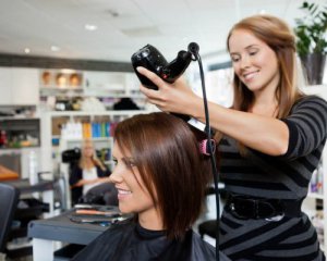 5 небезпечних інфекцій, якими можна заразитися у перукарні