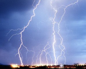 Фахівці назвали місця, в яких удари блискавок відбуваються найчастіше