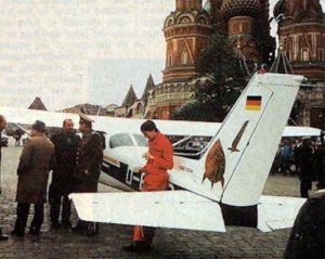 Німецький літак без дозволу приземлився у центрі Москви