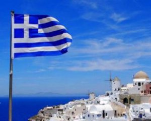 Після переговорів з Македонією главу МЗС Греції звинуватили в державній зраді