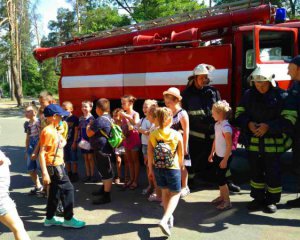 В Киевской области спасатели эвакуировали из школы детей и персонал
