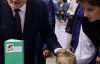Кумедне фото хлопчика і Порошенка підірвало мережу