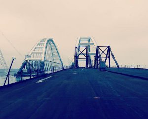 На Керченском мосту произошла первая ДТП