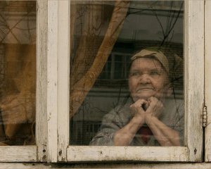 В Росії пенсіонерам заборонили дивитись у вікно під час КС-2018