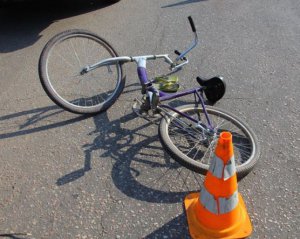Авто сбило ребенка на велосипеде