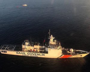 Возле популярного курорта в Турции затонуло судно: погибли 9 человек