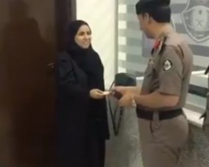 В Саудовской Аравии впервые в истории женщина получила водительские права
