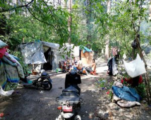 Роми втекли від націоналістів під захистом поліції