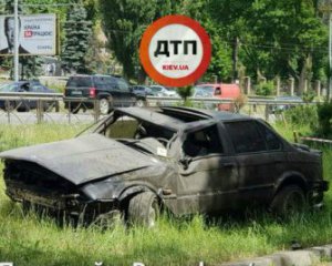 Авто перевернулось в воздухе несколько раз: в столице жуткая ДТП