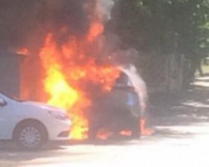 В Києві вибухнув припаркований автомобіль