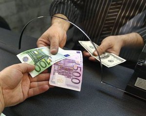 Українці активно збувають валюту