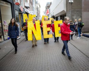 Росіяни під виглядом українців поширювали фейки в Нідерландах - Порошенко