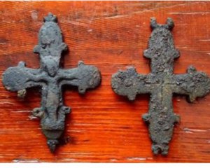 Під дошками підлоги виявили хрест ХІІ століття