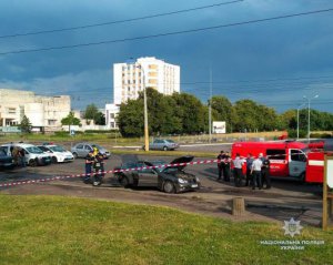 Директора торгового центра взорвали в авто