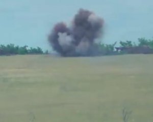 Показали, як військові знищують техніку бойовиків
