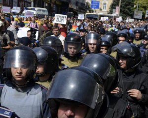 "Заходи" до Маршу рівності: людям заблокували дорогу додому