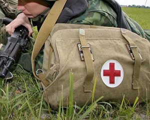 Боевики на Донбассе обстреляли медиков