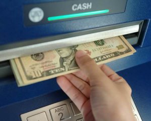 В Україні запрацюють банкомати для обміну валют