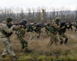 Показали, как американцы тренируют украинских десантников
