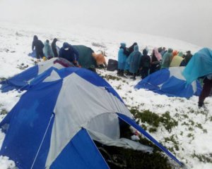 В Карпатах эвакуируют детский палаточный лагерь
