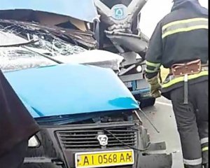 Під Києвом сталося смертельне зіткнення маршрутки і мікроавтобуса, є постраждалі