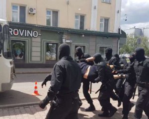 В Казахстане проходят оппозиционные митинги - многие задержанные