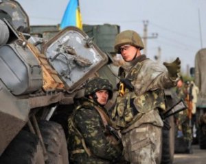 Стреляли из танков и БМП - один украинский военный погиб, 4 ранены