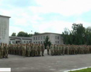 &quot;Воевали в горячих точках&quot; - полтысячи десантников прибыли в Черновцы