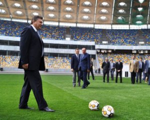 Янукович засветился на футболе в России