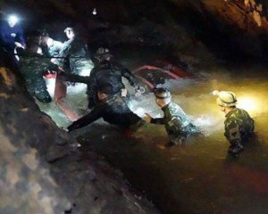 У гірській печері знайшли дитячу футбольну команду. Її шукали тиждень