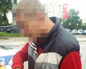 Перейшов дорогу у невстановленому місці: патрульні впіймали розшукуваного злочинця