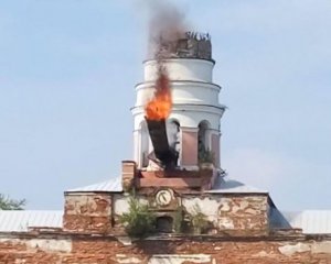Символ упал - у российского концерна &quot;Калашников&quot; из-за пожара обрушилась шпиль